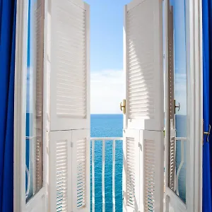 Donna Giulia Amalfi
